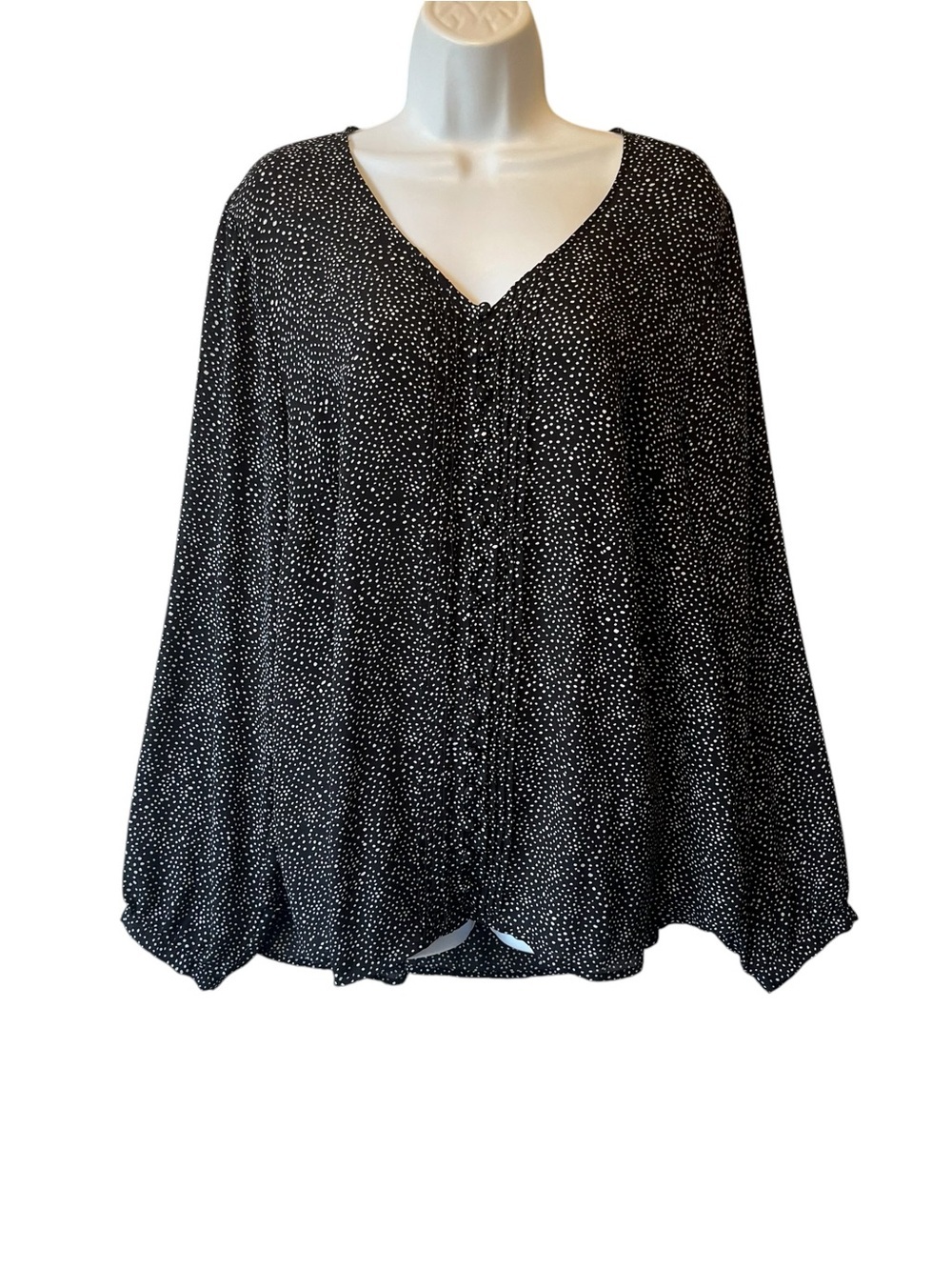 Torrid button front blouse 2X Black white polkadot Long sleeve V-neck Womens top